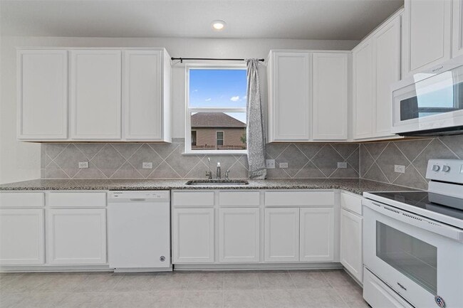Building Photo - 305 Los Cobos Ln