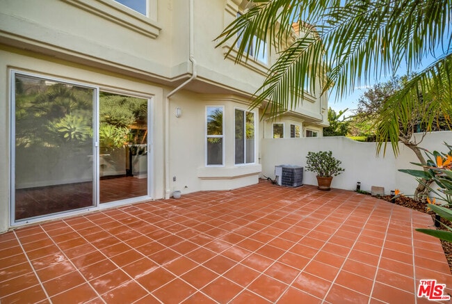 Building Photo - 6463 Zuma View Pl