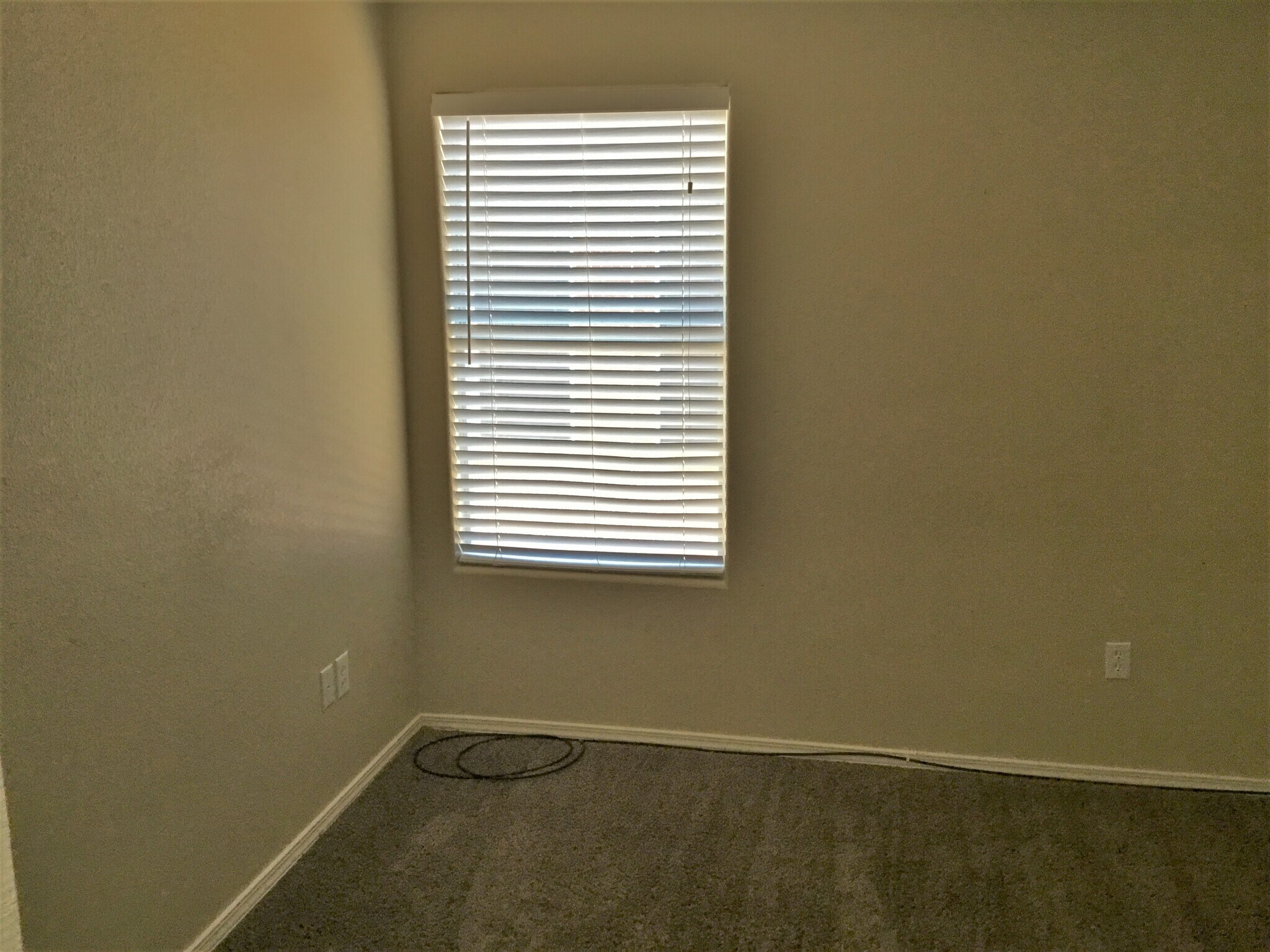 Building Photo - 5849 Sandoval Dr NE