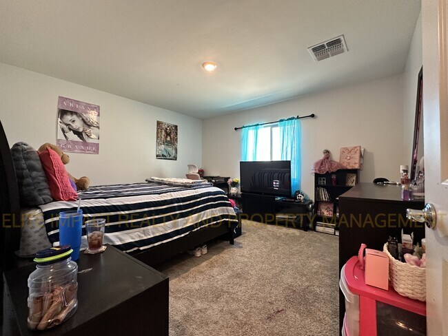 Building Photo - 6948 S Victor Dr