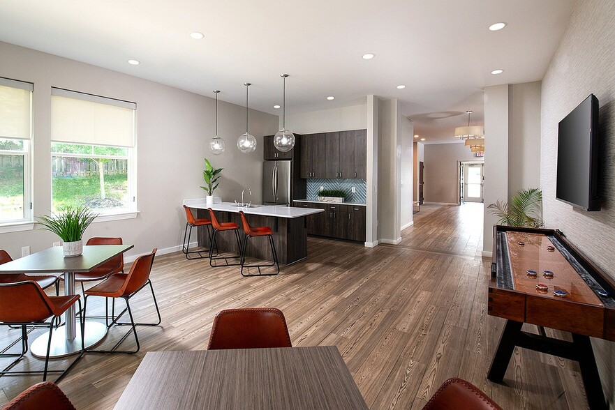 Resident lounge and game room - Willowbrook