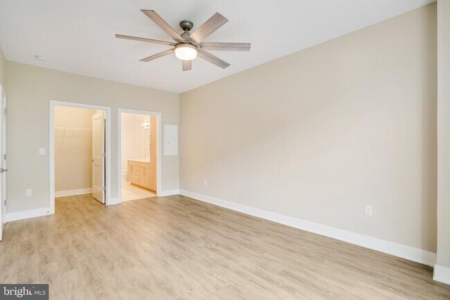 Building Photo - 145 Riverhaven Dr