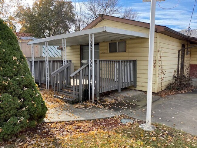 Building Photo - 4 bedroom 2 bath home with workshop