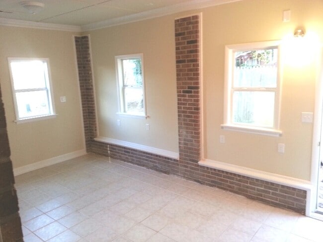 Building Photo - 1719 Providence Rd