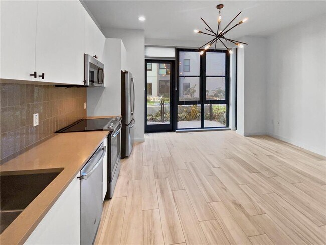 Building Photo - 800 Embassy Dr