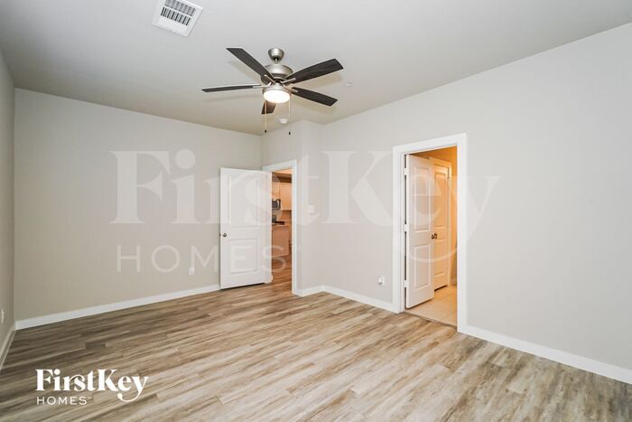 Building Photo - 319 Aveen Path