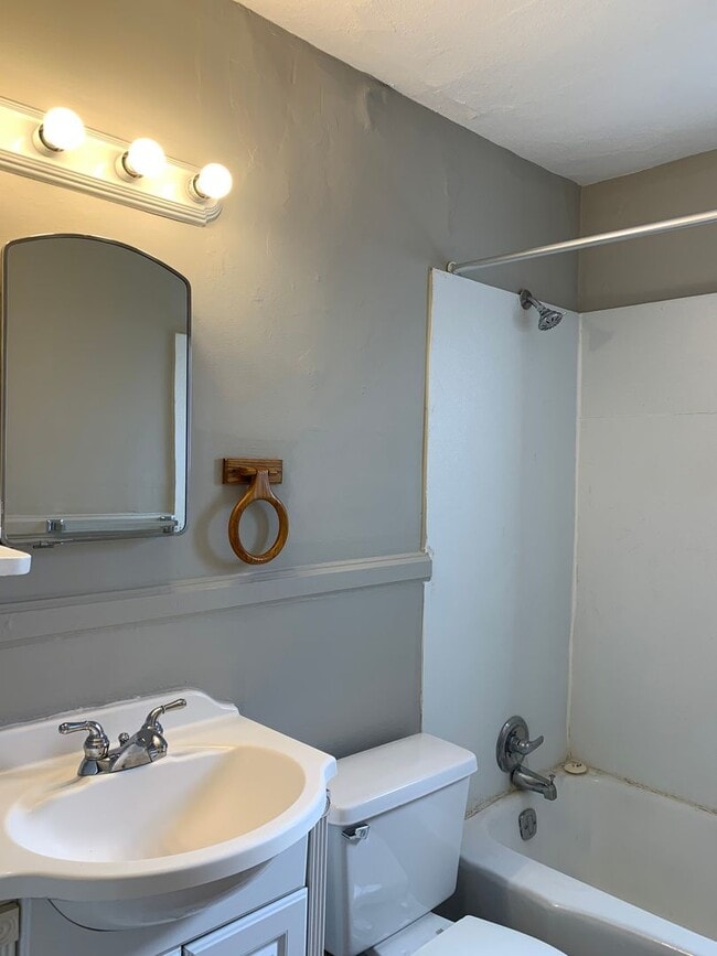 Building Photo - Four Seasons Area, 3 Bedrooms Plus Office, Fire Place, Convenient to Mall & Interstates.