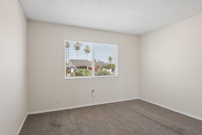 Building Photo - 2423 E Maryland Dr