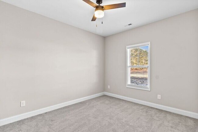 Building Photo - 3 Bedroom, 2.5 Bath Home with Bonus Room