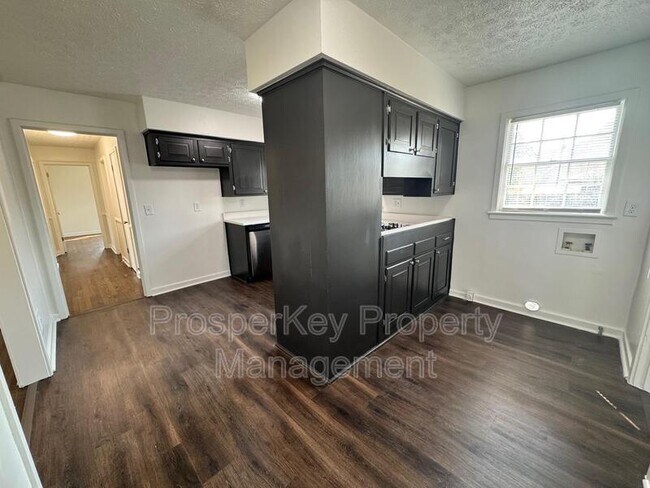 Building Photo - 419 Victoria Dr