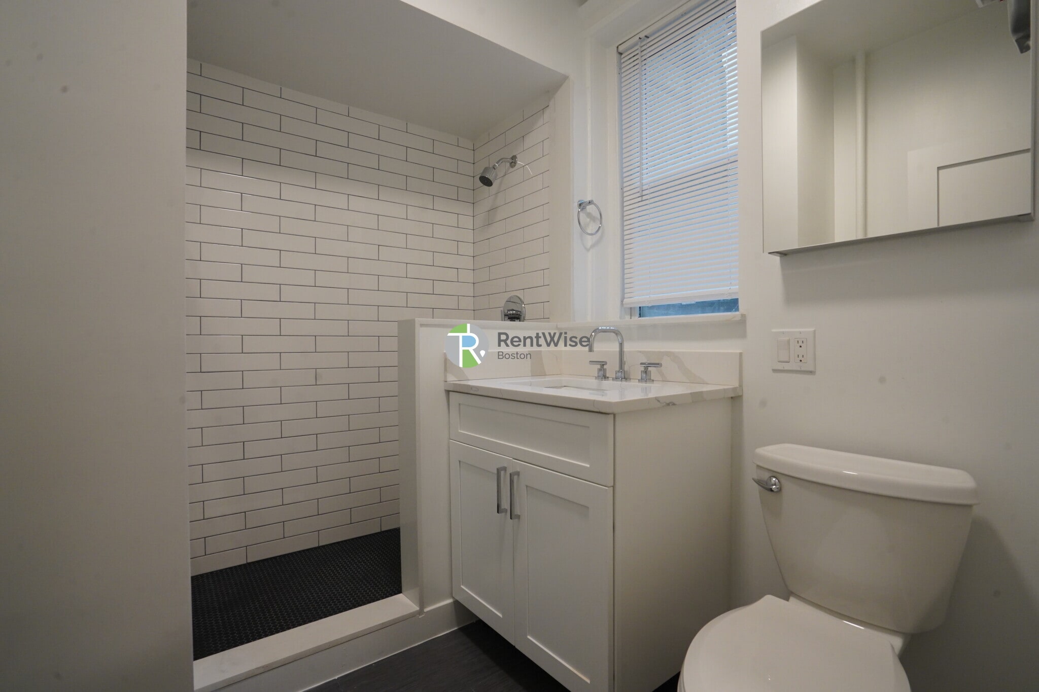 Building Photo - 6 Camelot Ct