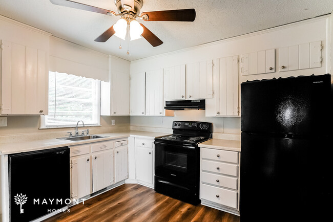 Building Photo - Inviting 3-Bedroom Home