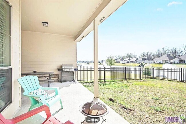 Building Photo - 3 Bedroom House in Gated Community| Community Pool
