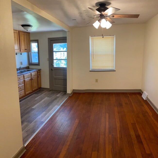 Building Photo - IDEALLY SITUATED ROWHOME AVAILABLE IN LANCASTER CITY