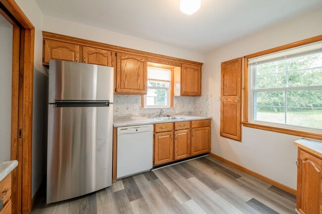 Building Photo - Charming 4-Bedroom Home in Prime Beachwood...