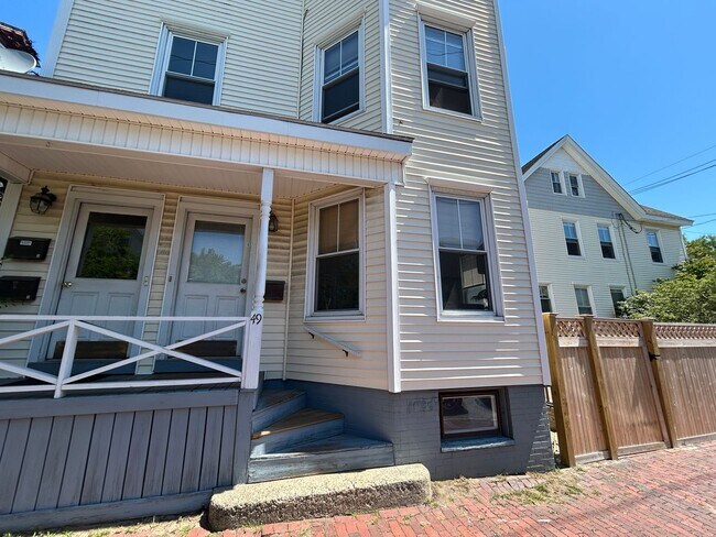 Building Photo - 49 Sheridan St