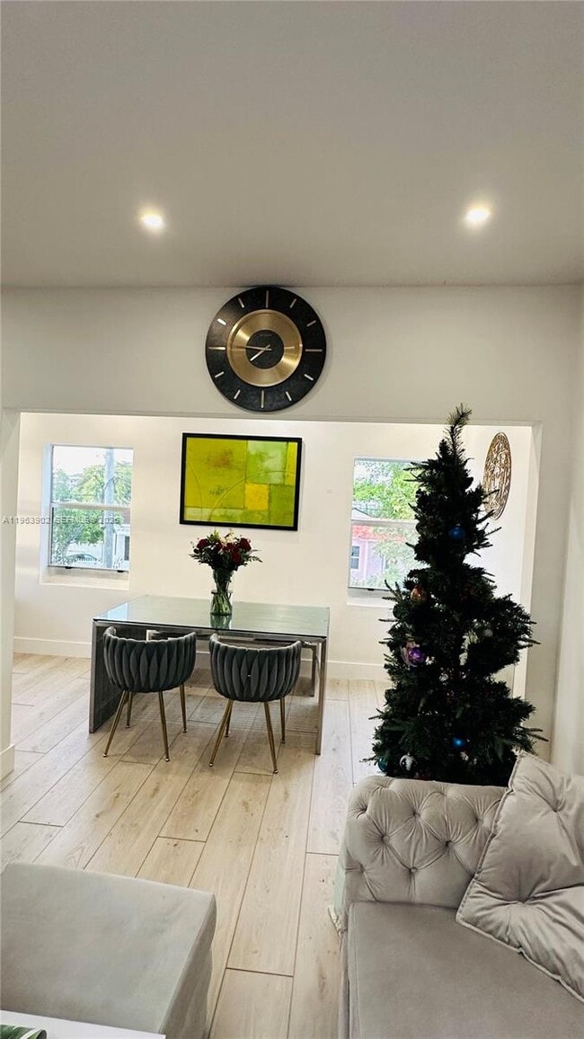 Building Photo - 1668 SW 20th St