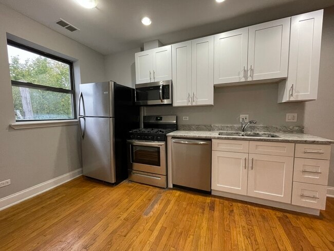 Building Photo - 6442 N Hamilton Ave