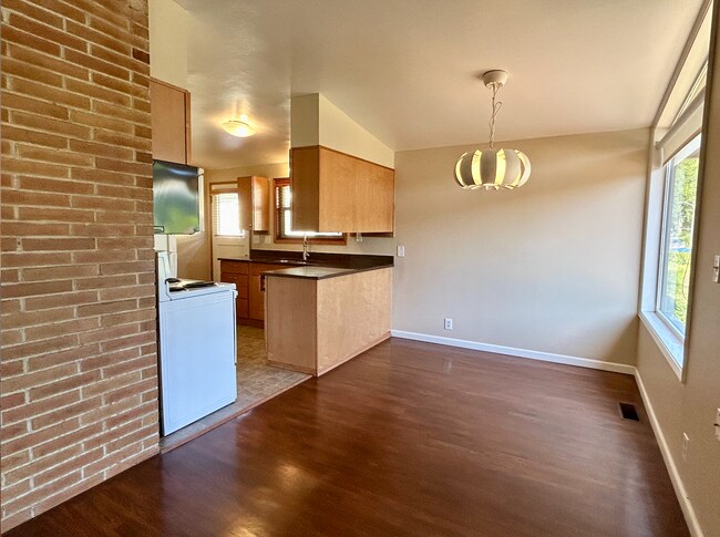 Building Photo - Upper Rainier Beach Home