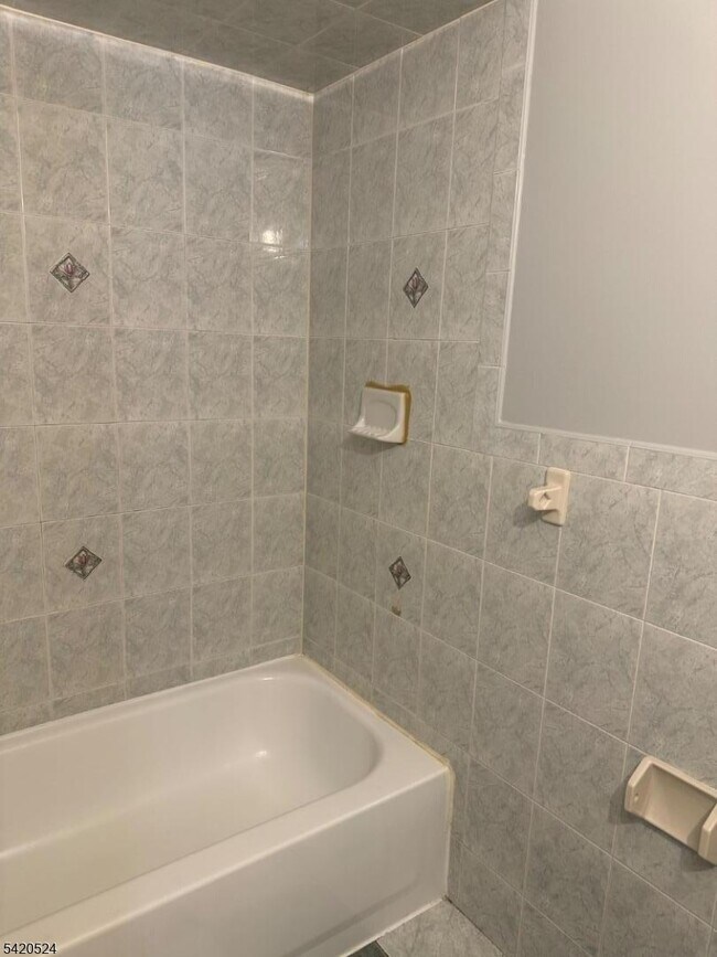 Building Photo - 537 S 18th St