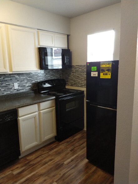 Building Photo - 911 Vance Jackson Rd