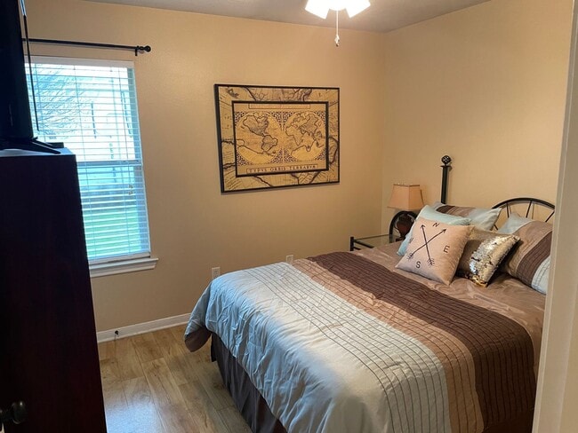 Building Photo - MAY PRE-LEASE!!!!  Adorable 3 Bedroom Home...