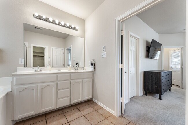 Building Photo - 12044 Ringtail Dr