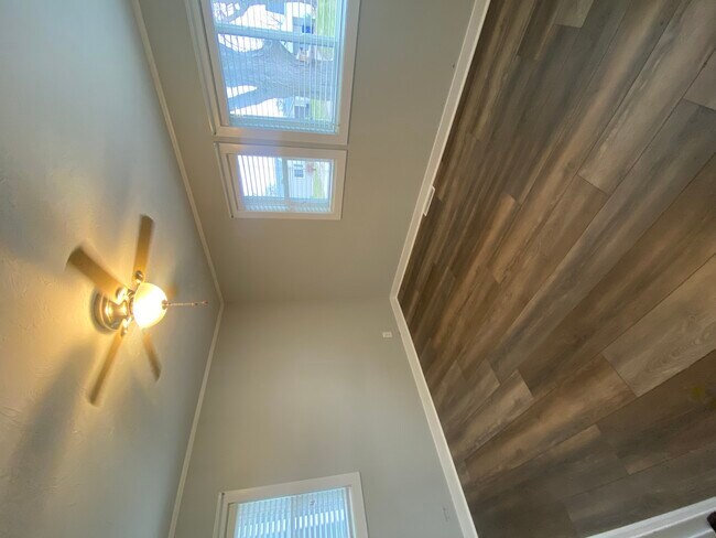 Building Photo - 1212-16th 1/2 16th 1/2 St