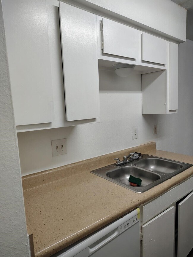 Building Photo - 6200 W Tidwell Rd