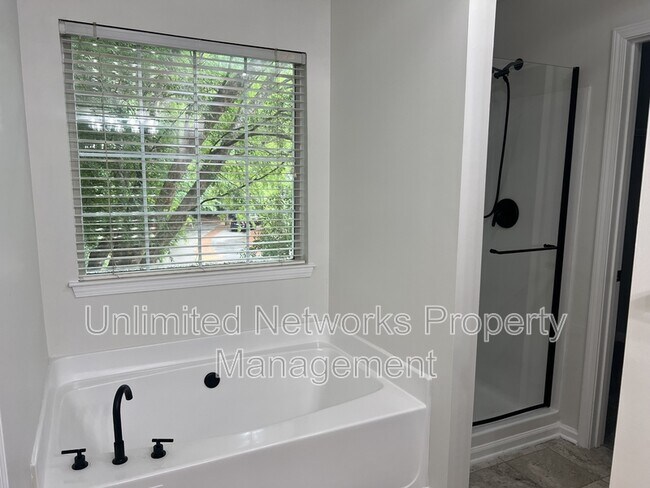 Building Photo - 5895 Terremont Cir