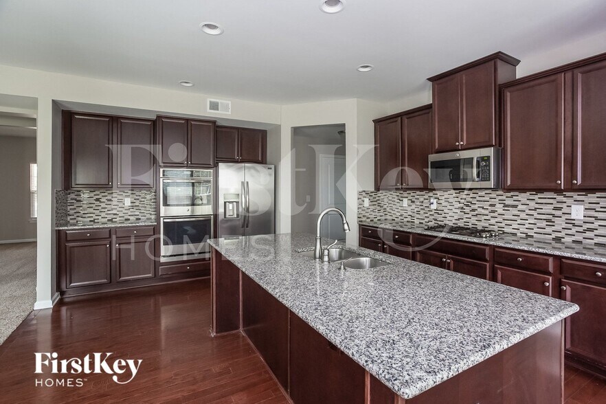 Building Photo - 2173 Stone Pile Dr