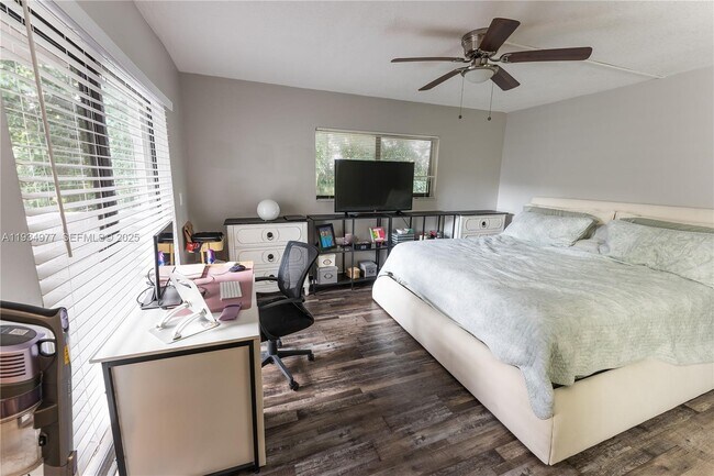 Building Photo - 8810 SW 132nd Pl