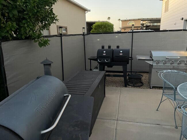 Building Photo - 17200 W Bell Rd