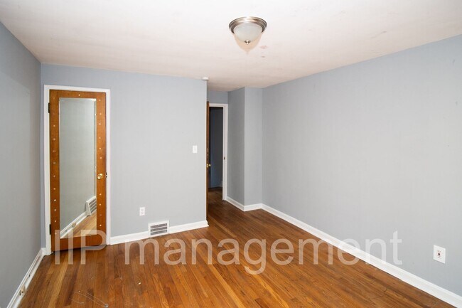 Building Photo - Cleveland Heights Spacious 3bed Home - Sec...