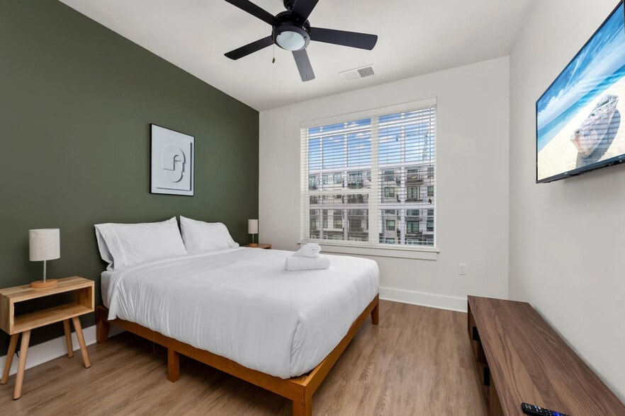 Building Photo - 3820 N Clark Ave