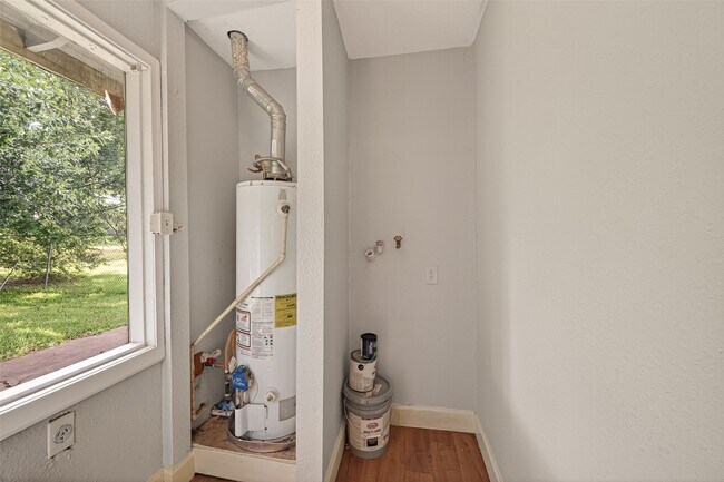 Building Photo - 10506 Buffum St