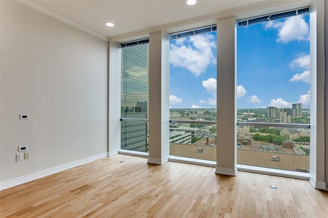 Building Photo - 500 Throckmorton St