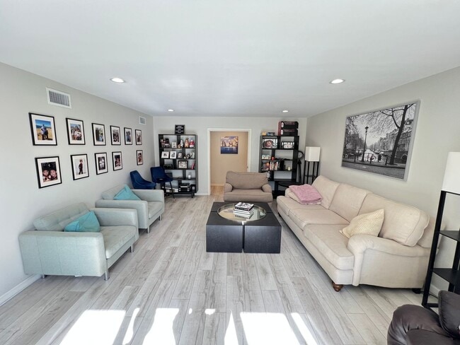 Building Photo - Beautifully Upgraded 5 Bed 4 Bath Orange Pool Home