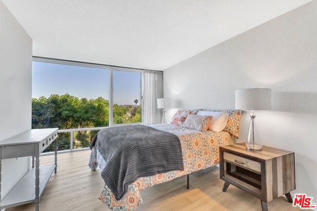 Building Photo - 4337 Marina City Dr