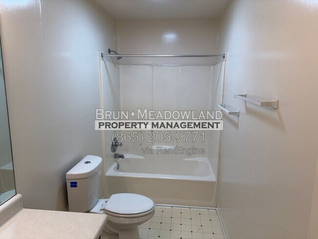 Building Photo - 1805 Meadowland Ln