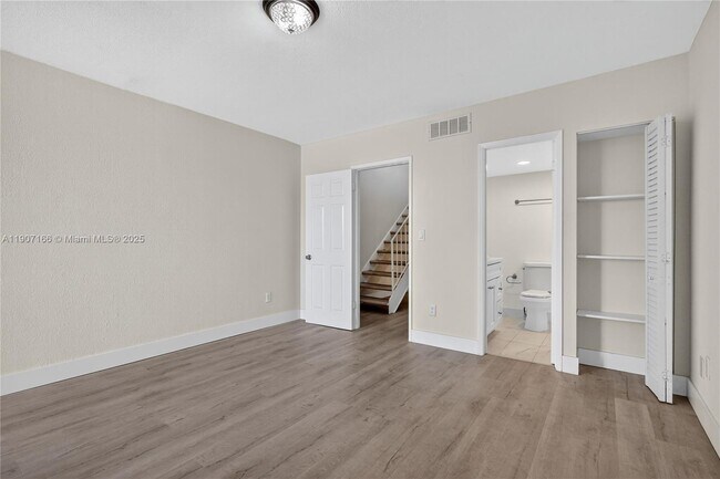 Building Photo - 9210 Fontainebleau Blvd