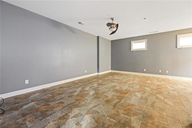Building Photo - 600 Vinings Estates Dr SE