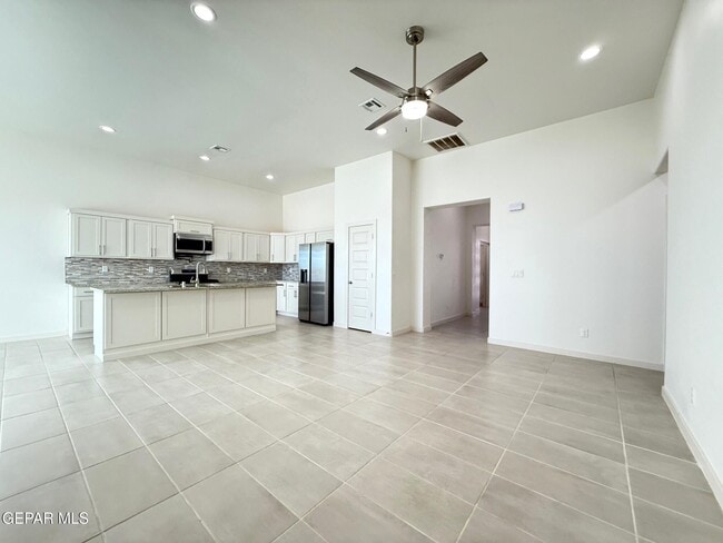 Building Photo - 7792 Enchanted Pk Dr