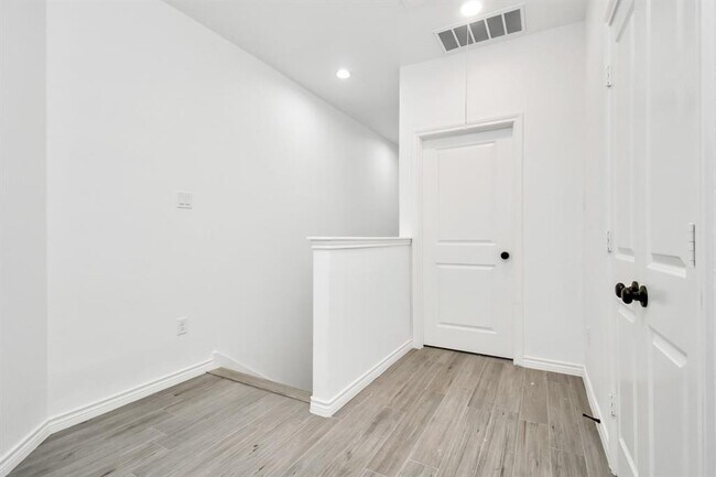 Building Photo - 8406 Parnell St