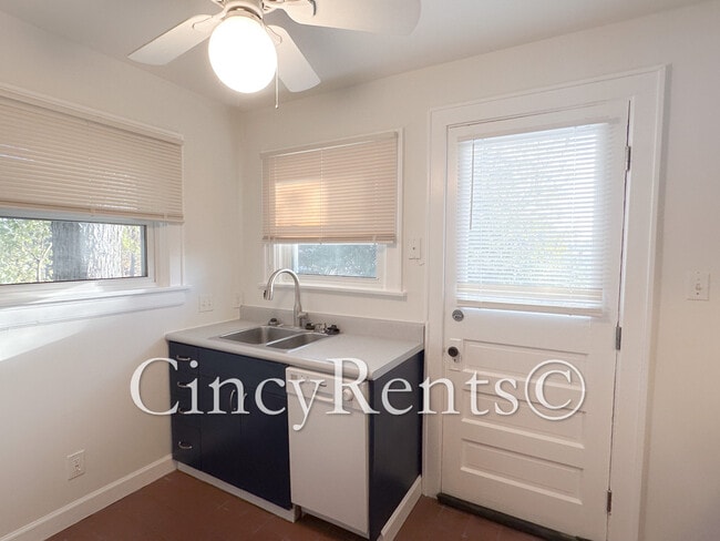 Building Photo - 3559 Rawson Pl