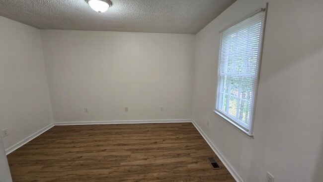 Building Photo - 2207 Mt Vernon Rd