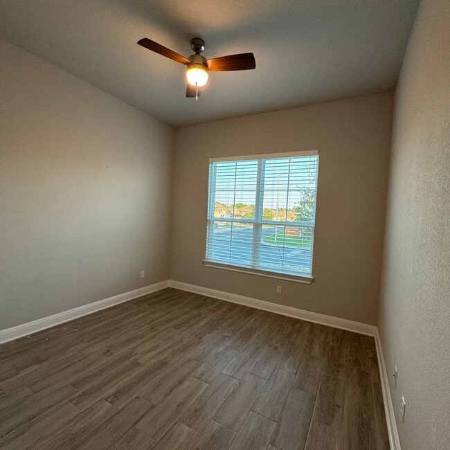 Building Photo - 3750 E Palm Valley Blvd