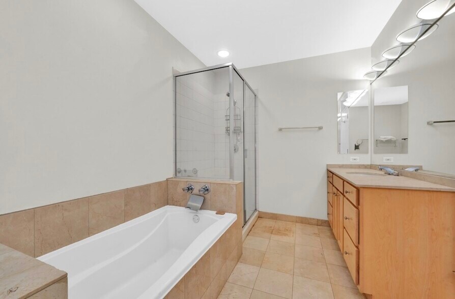 Building Photo - 550 W Fulton St