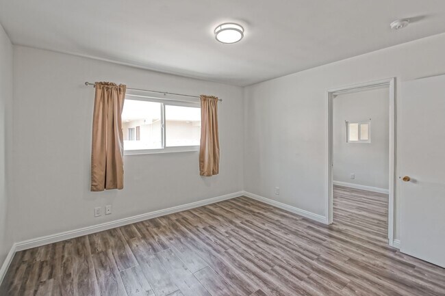 Building Photo - 11864 Manor Dr