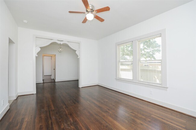 Building Photo - 1244 W 21st St